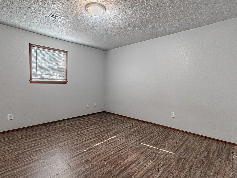 2705 NE 18th St — Photo 48