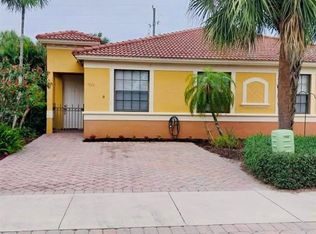 7512 Bristol Cir, Naples, FL 34120