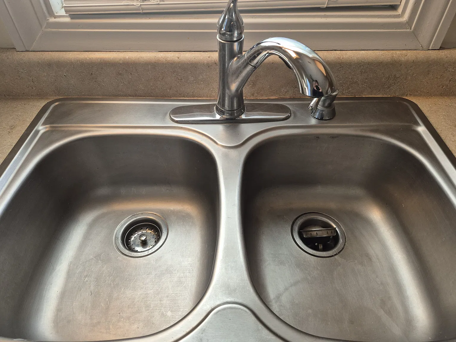 2 bed, 1015 sqft, $1,350 — Photo 2