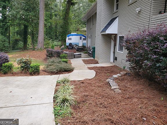 4th image of 2288 Flora Dr
