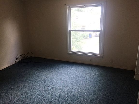 4th image of 7918 Vineyard Ave