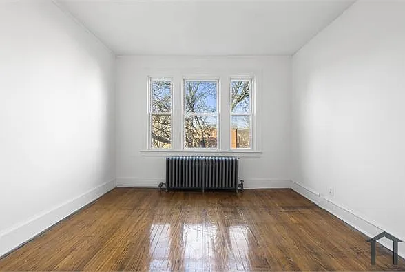 3 bed, 1000 sqft, $1,900 — Photo 2