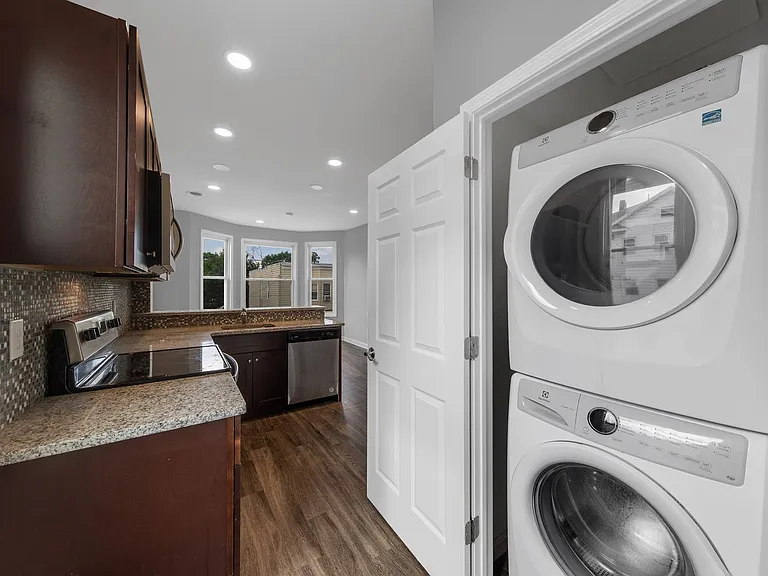 441 Yates St — Photo 10