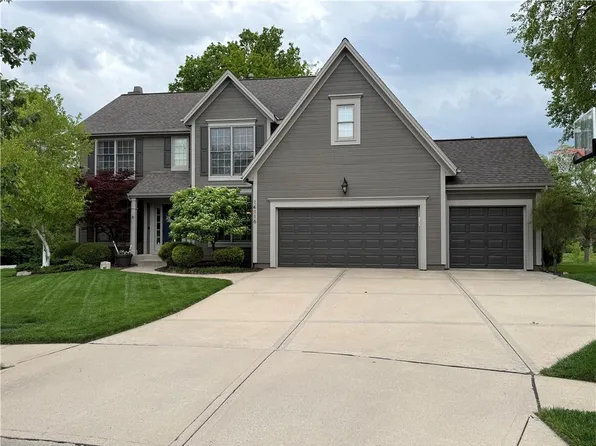 14116 Richards St, Overland Park, KS 66221