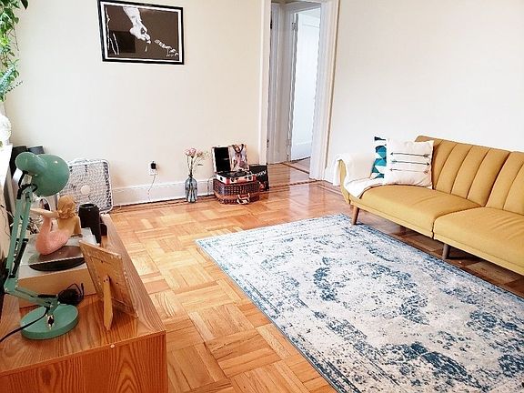 2nd image of 2826 44th St APT 6C