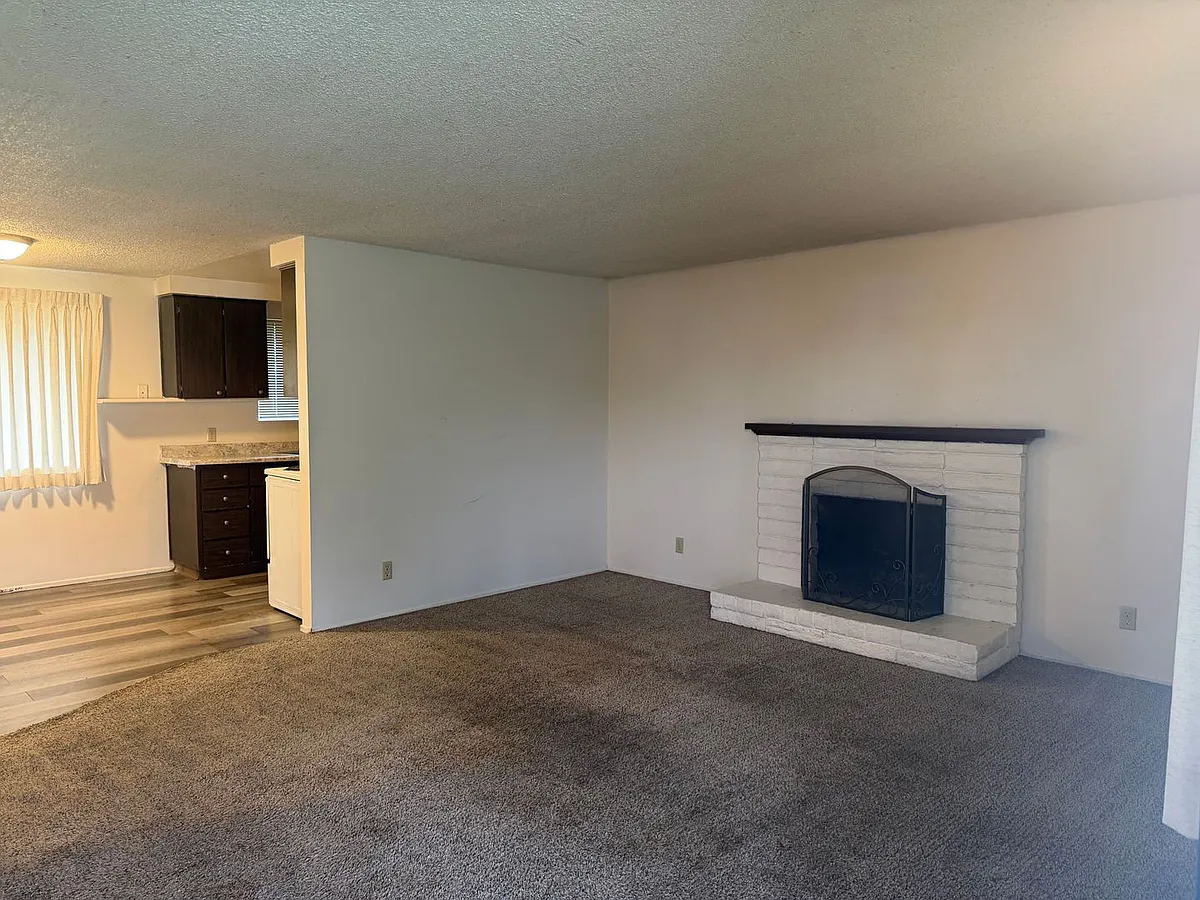 Building Photo - 5040 E St #21