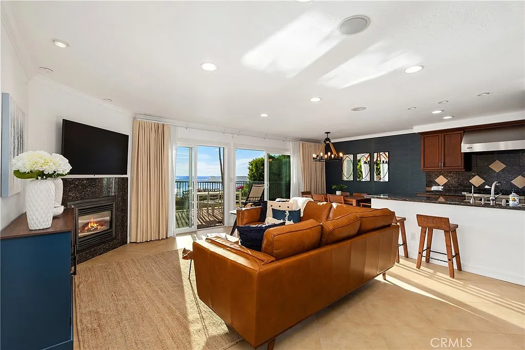 3 bed, 2.5 bath, 1830 sqft, $8,000 — Photo 3