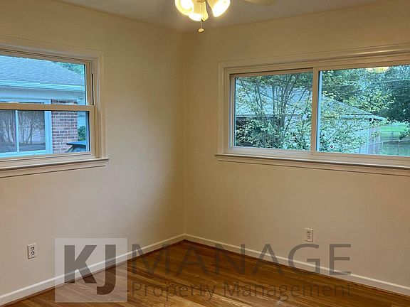3rd image of 28447 Cleveland St