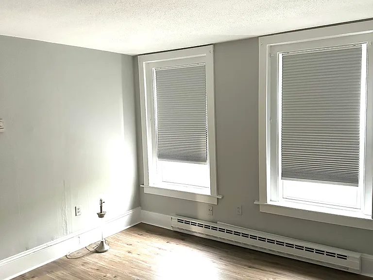 452 Main St #4 — Photo 3