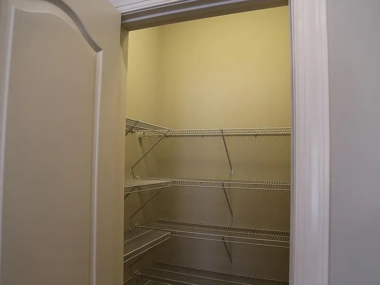 836 Poplar St — Photo 15