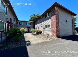 5625 SE Gladstone St APT 7, Portland, OR 97206