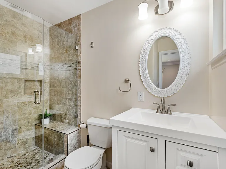 1325 W Ash Ave — Photo 9