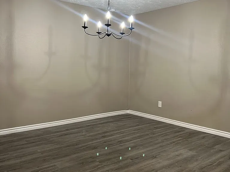 2410 Rolling Glen Dr — Photo 6