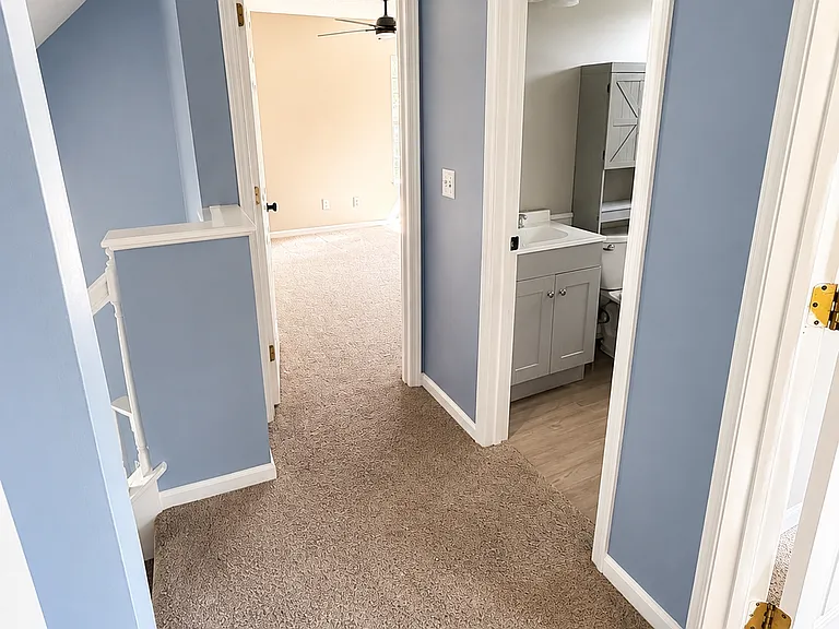 2552 Edinburgh St — Photo 13