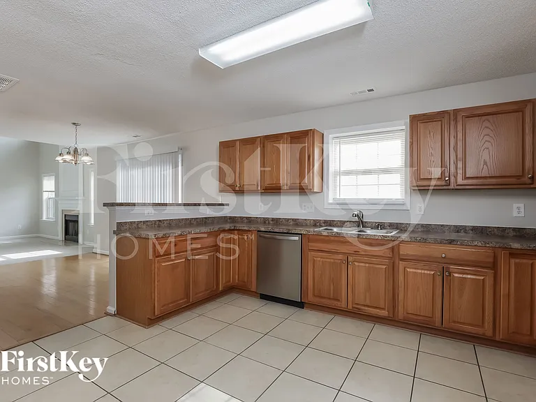 709 Southshore Pkwy — Photo 7