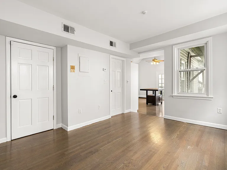 218 W 7th St #2 — Photo 12