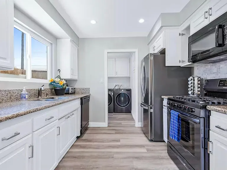 7771 Ellis Ave — Photo 5