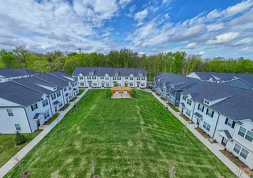 201 Residences — Photo 29