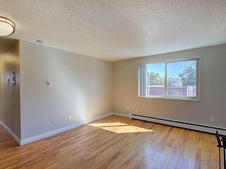222 Logan — Photo 46