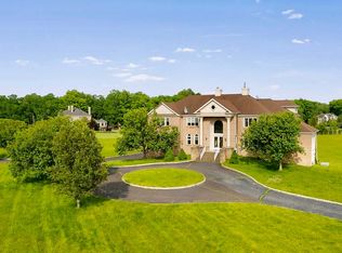 180 Pleasant Valley Rd, Morganville, NJ 07751