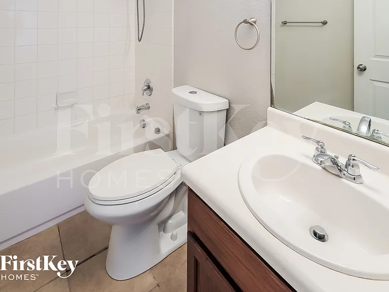 1811 Buescher Path — Photo 7
