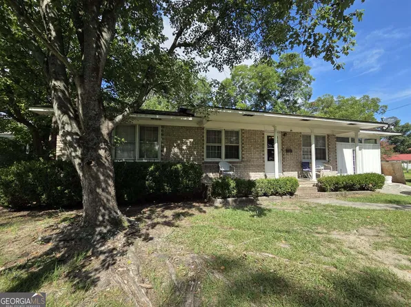 9 S College St, Claxton, GA 30417