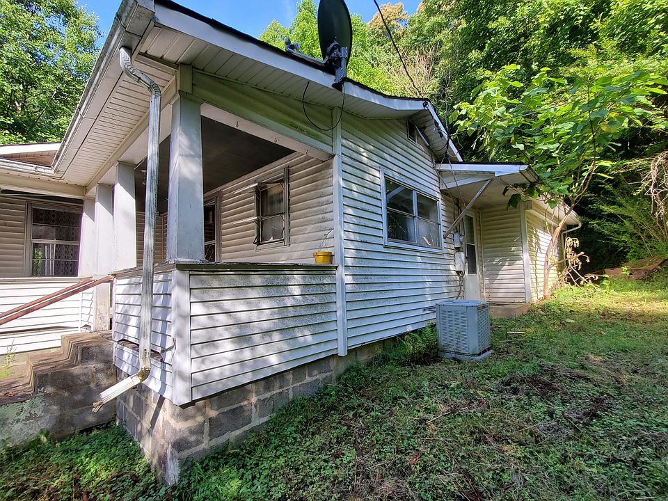2nd image of 158 Dickinson Cemetery Rd