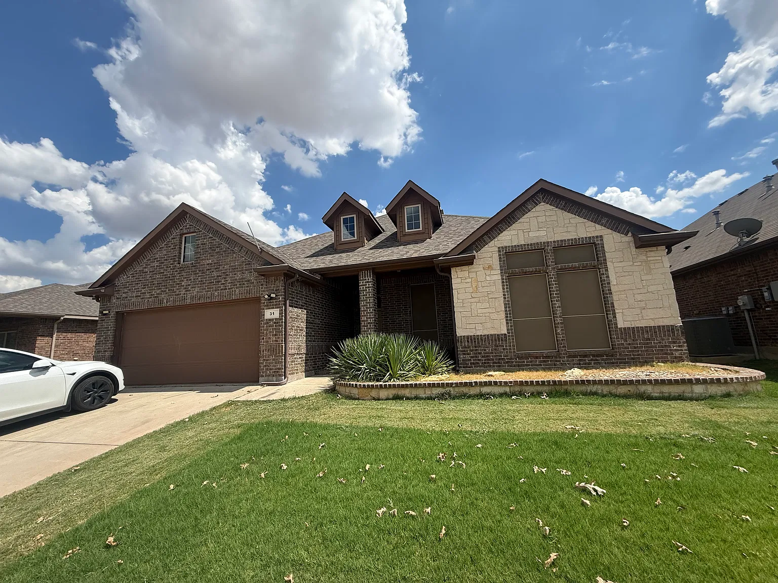 4 bed, 2272 sqft, $2,500 — Photo 1