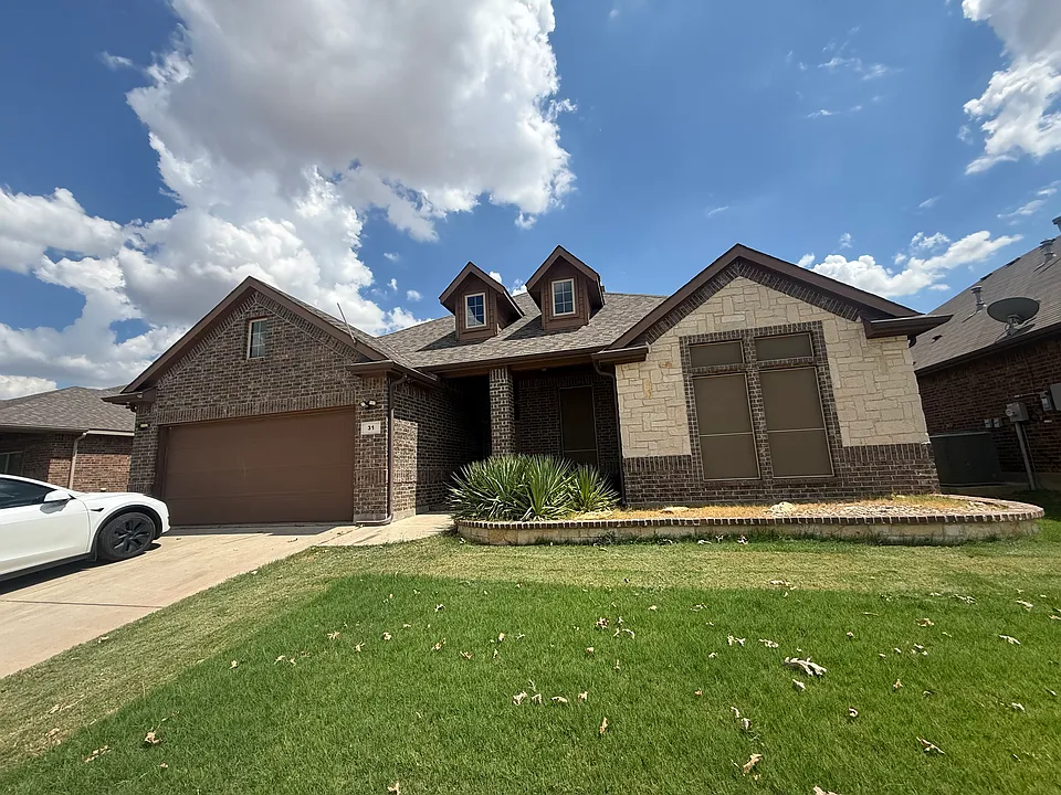31 Auburn Dr