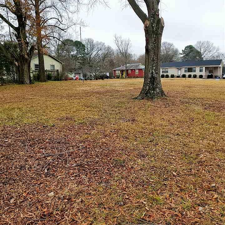 2nd image of 1902 10th St SE