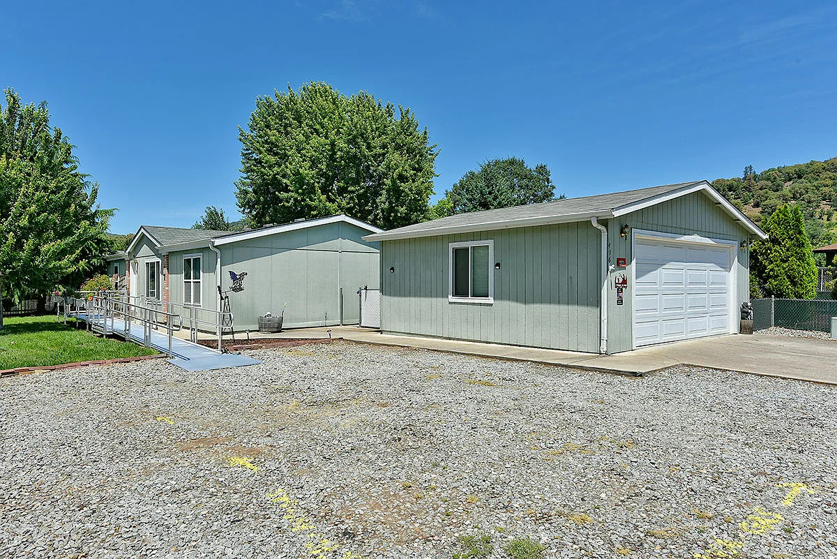 496 Juanita Way photo 1