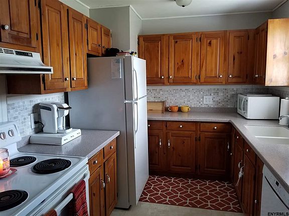 5th image of 41 Pleasant Ct