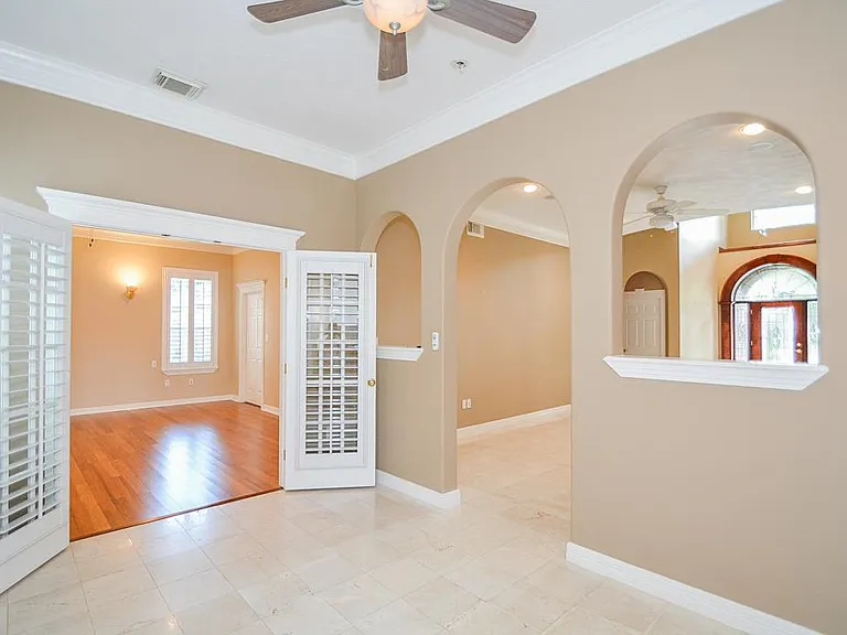 2326 Walnut Bend Ln — Photo 13