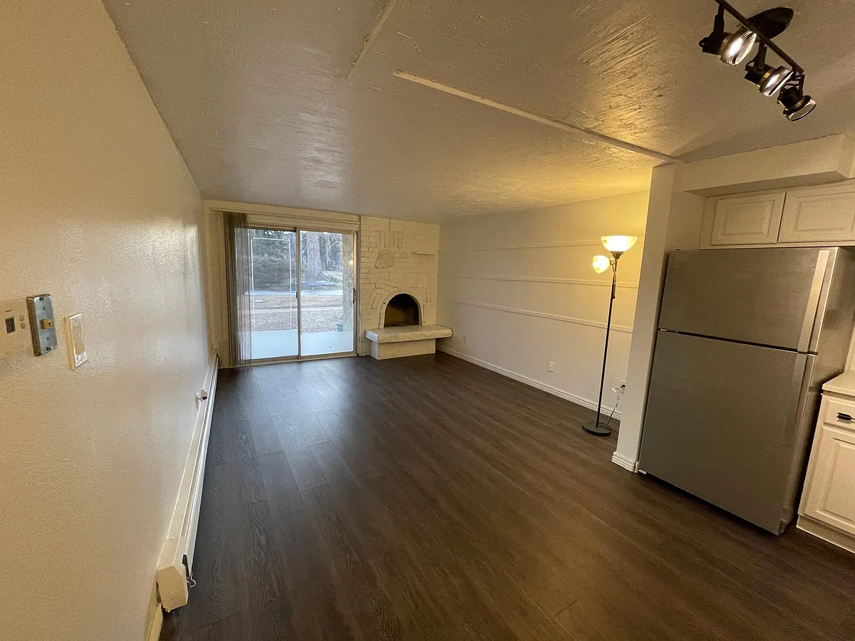 Building Photo - 1304 S Parker Rd #140