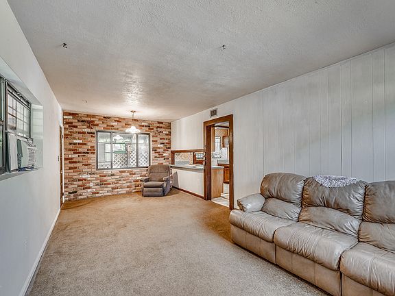 5th image of 4806 Beverly Cir