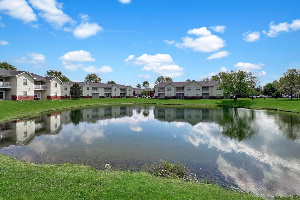 Stratford Place Apartment Homes - Pond View
