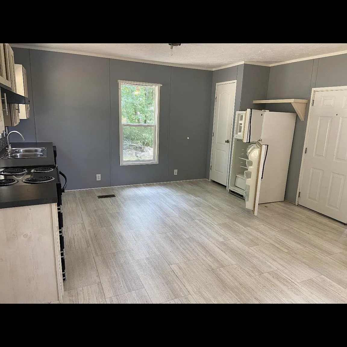 2 bed, 988 sqft, $900 — Photo 1