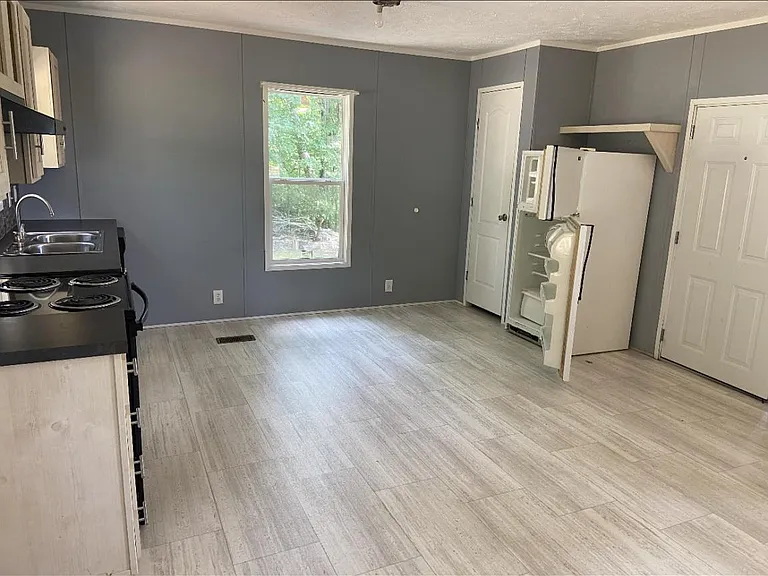 31 Mikey Ln — Photo 1