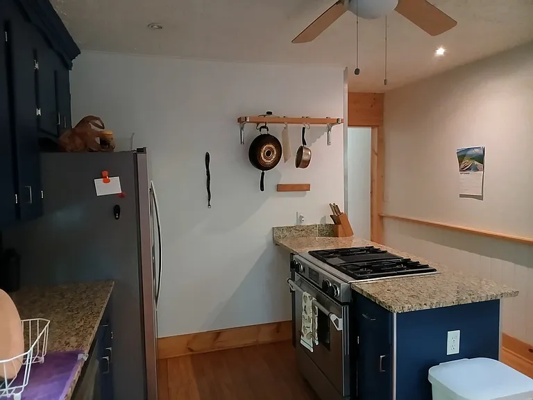 108 Hawthorne Ln — Photo 6