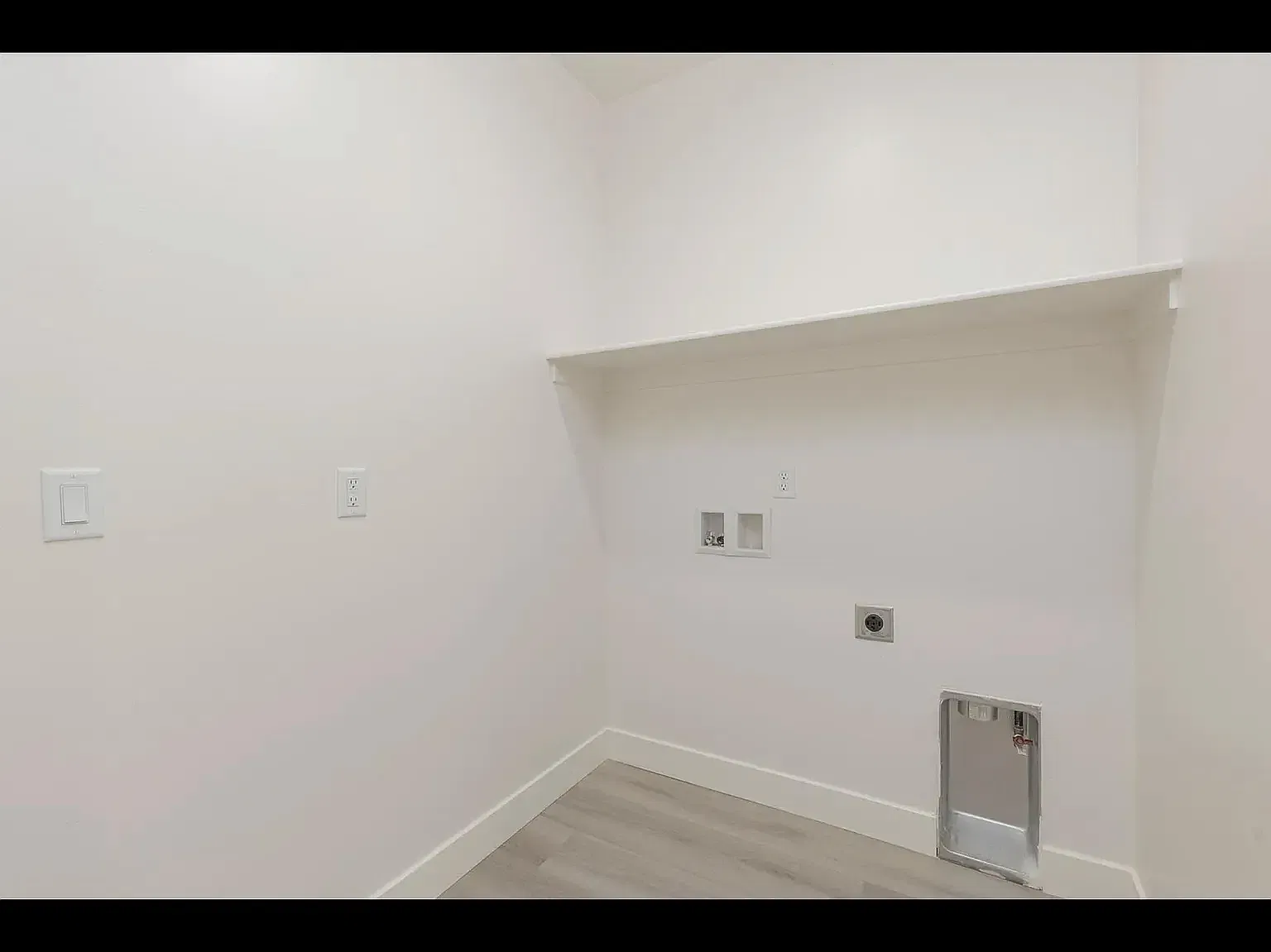 3 bed, 2.5 bath, 1642 sqft, $1,900 — Photo 2