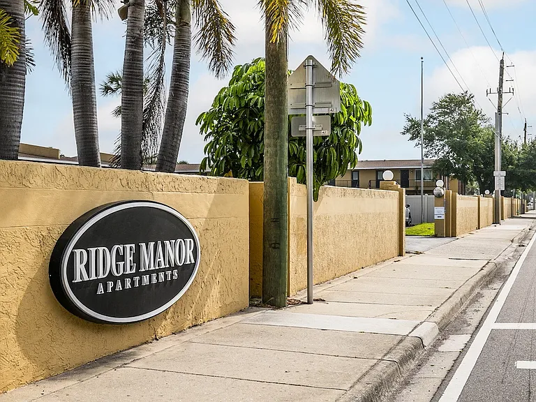 Ridge Manor Apartments — Photo 8