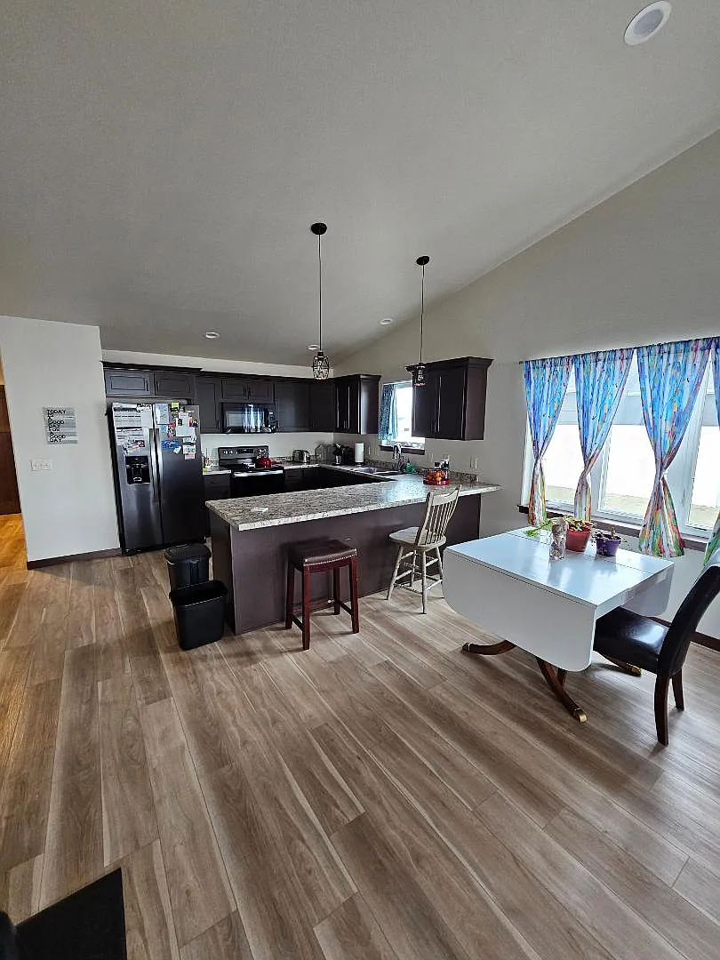 Unit Photo - 2913 Armstrong St