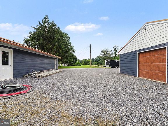 4th image of 871 Alexander Spring Rd