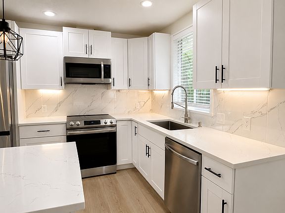 5th image of 5910 NE 60th Ave