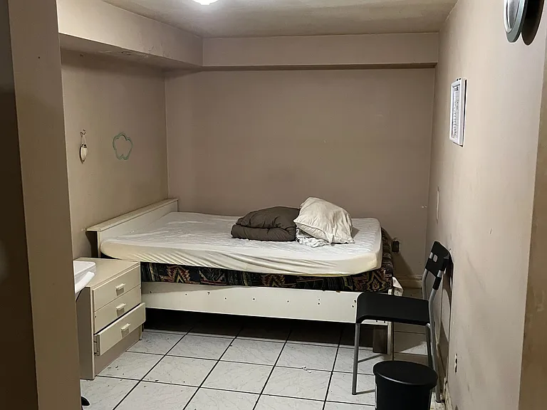 746 Lansdowne Ave #BASEMENT — Photo 9