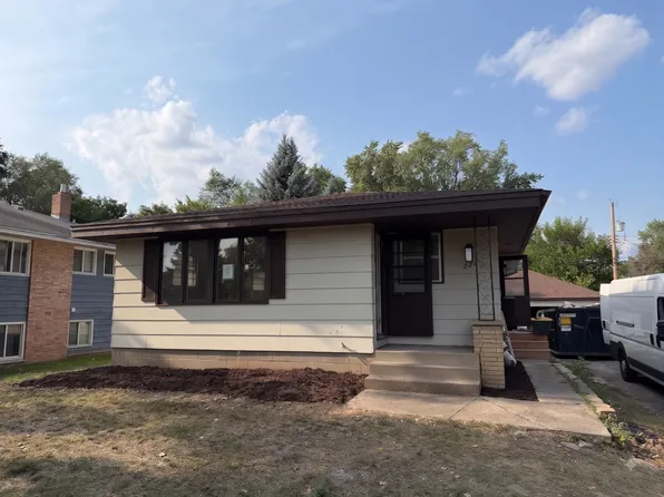221 79th Way NE, Fridley, MN 55432