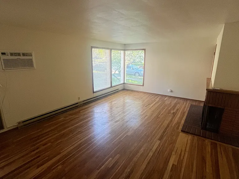 1418 W 10th Ave #5 — Photo 2