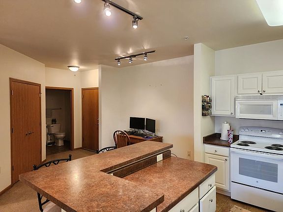3rd image of 5198 Sassafras Dr Unit 208