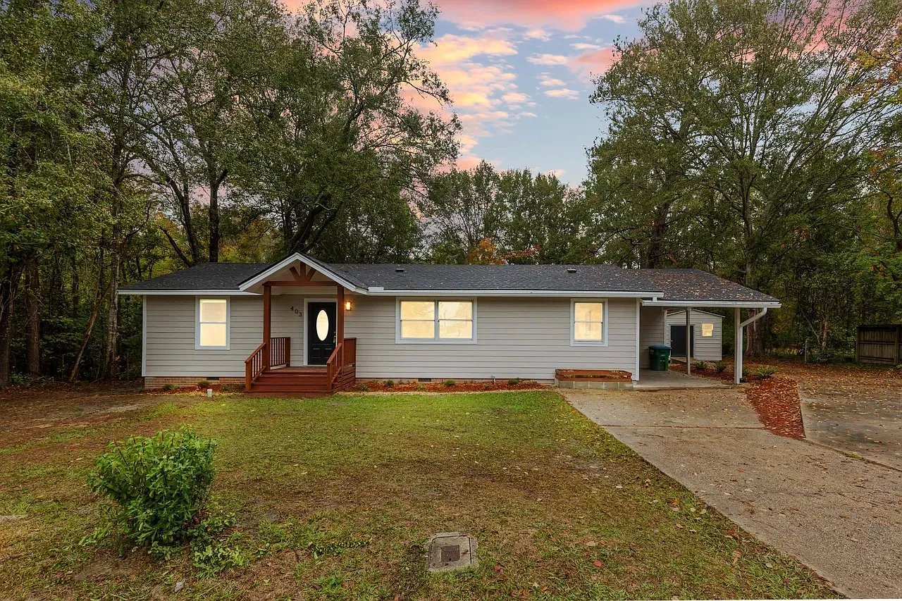 3 bed, 1.5 bath, 1331 sqft, $1,800 — Photo 1