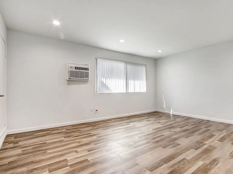 Country Club Apartments — Photo 74
